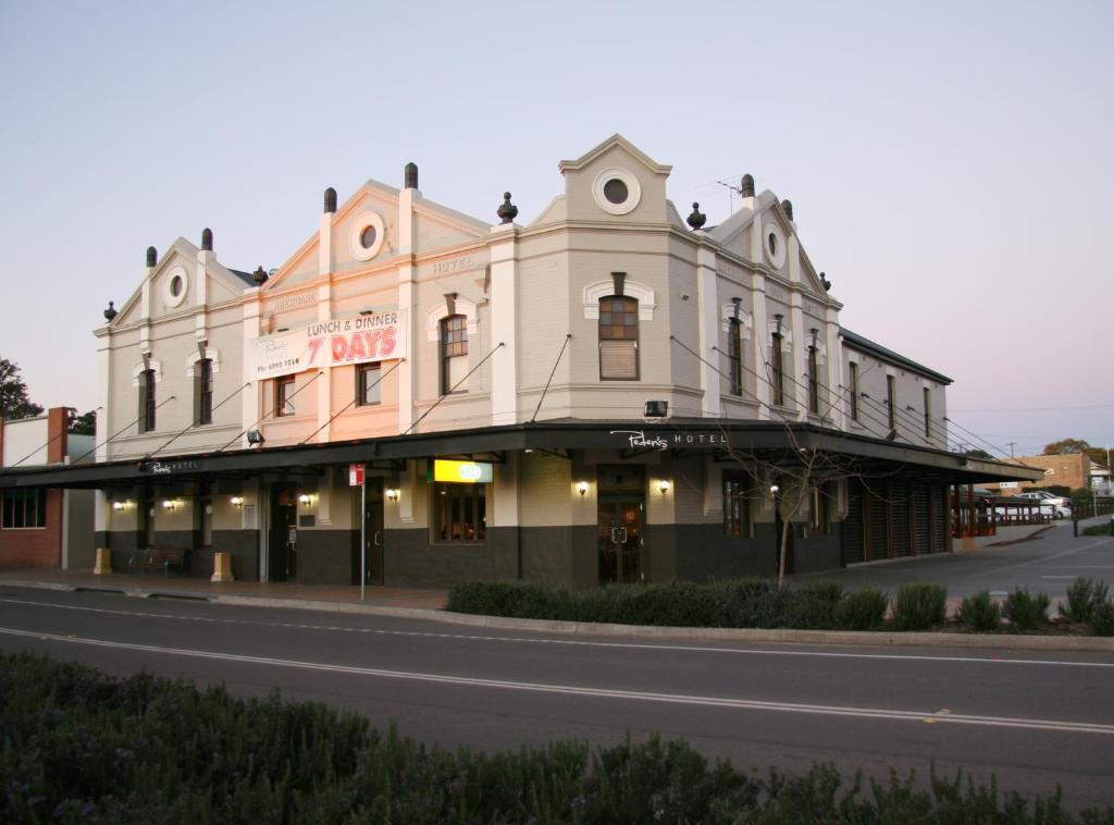Peden'S Hotel Сесснок Экстерьер фото